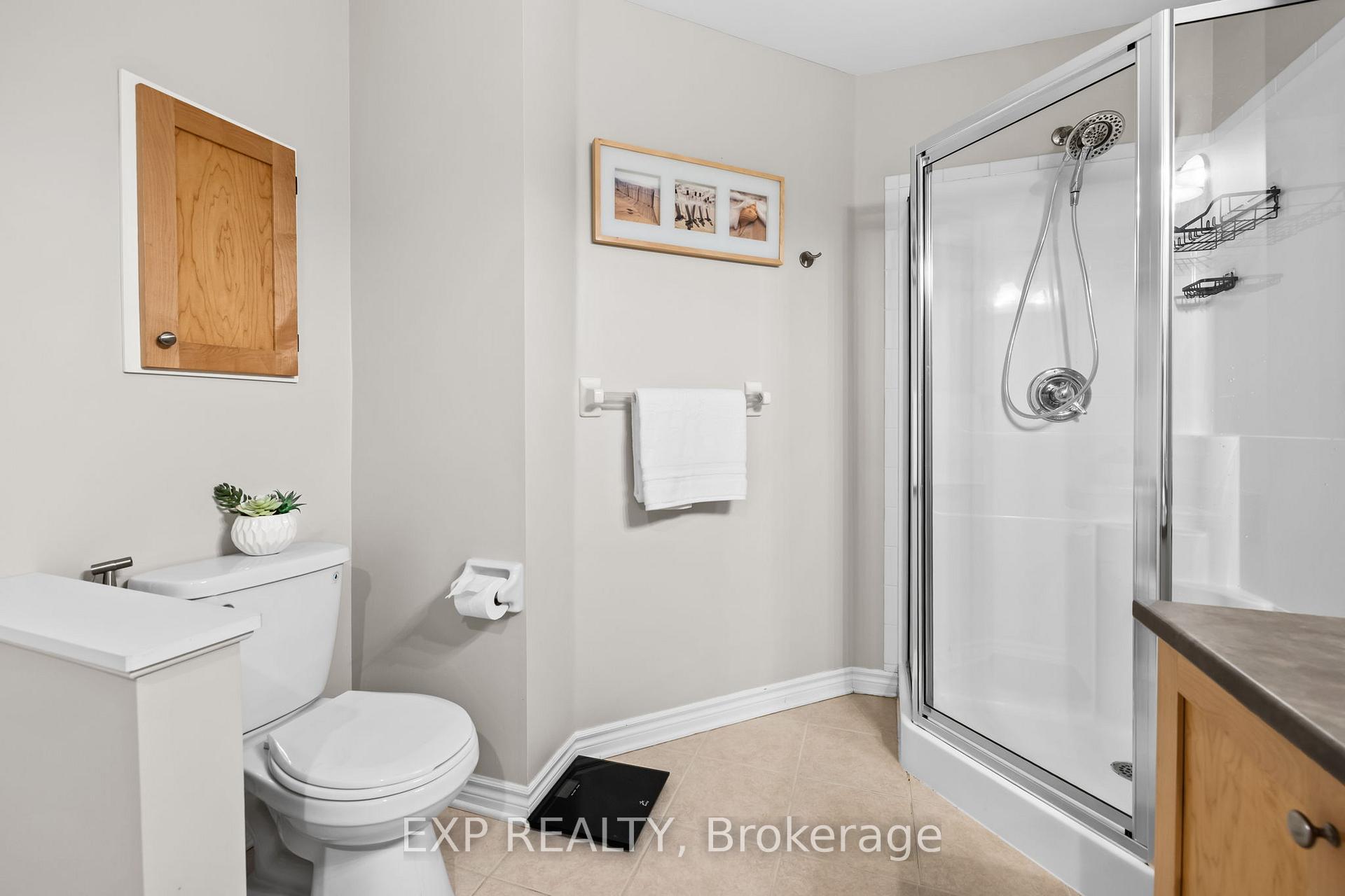 Photo 25 of 811 Schooner Crescent, Ottawa, Riverside South/Gloucester Glen — HOMEH
