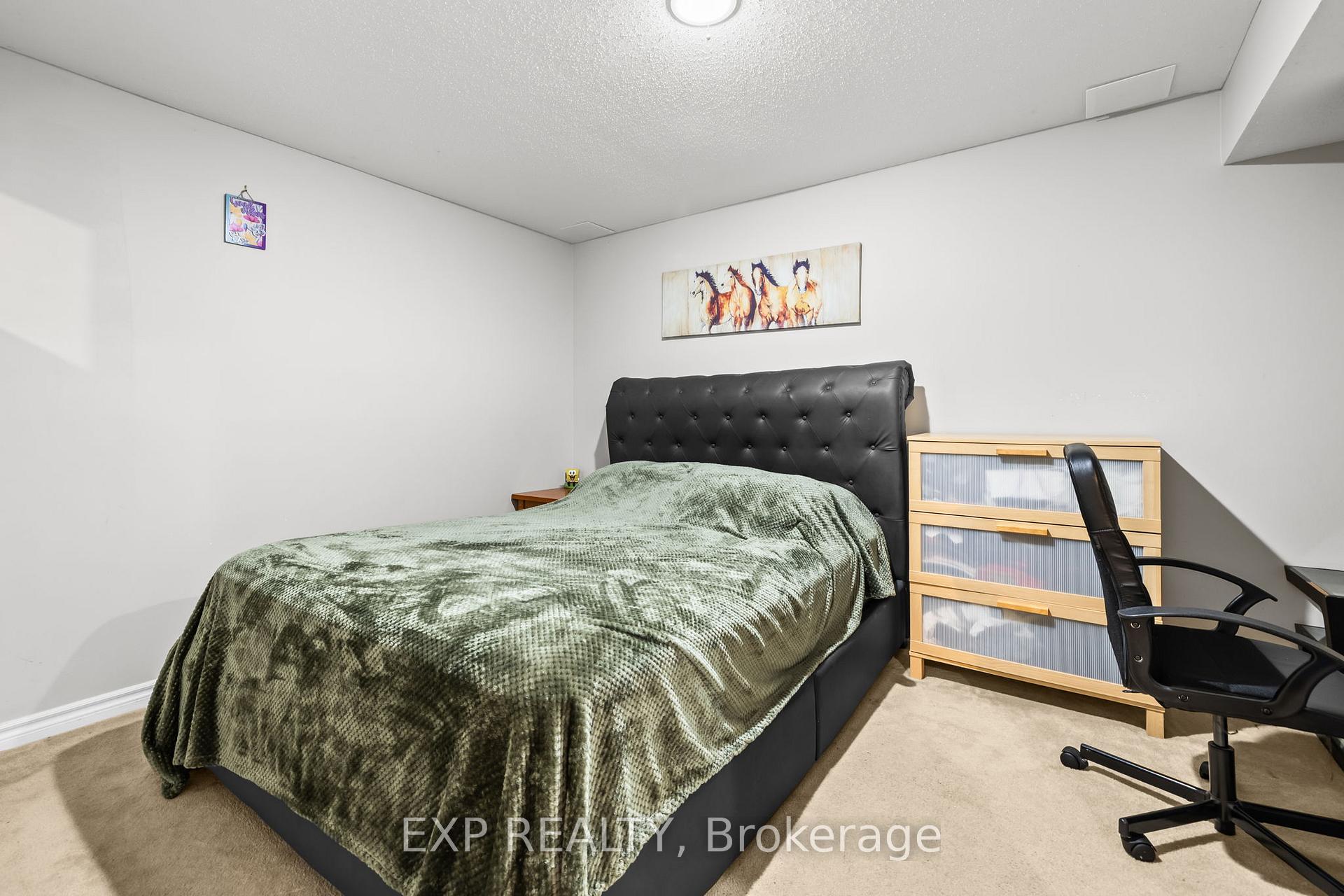 Photo 33 of 811 Schooner Crescent, Ottawa, Riverside South/Gloucester Glen — HOMEH