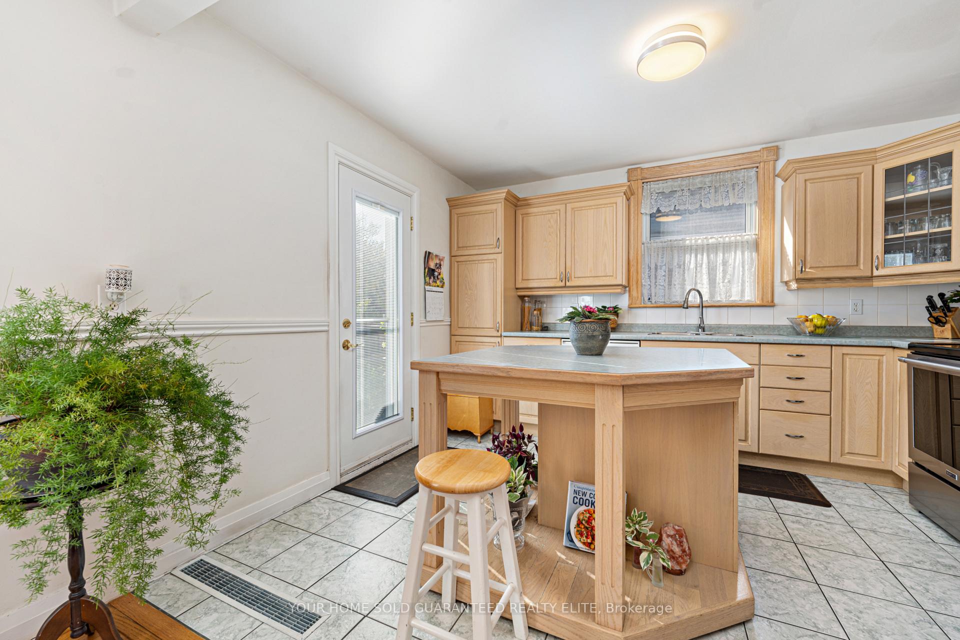Photo 6 of 49 Crosthwaite Avenue S, Hamilton, Bartonville — HOMEH