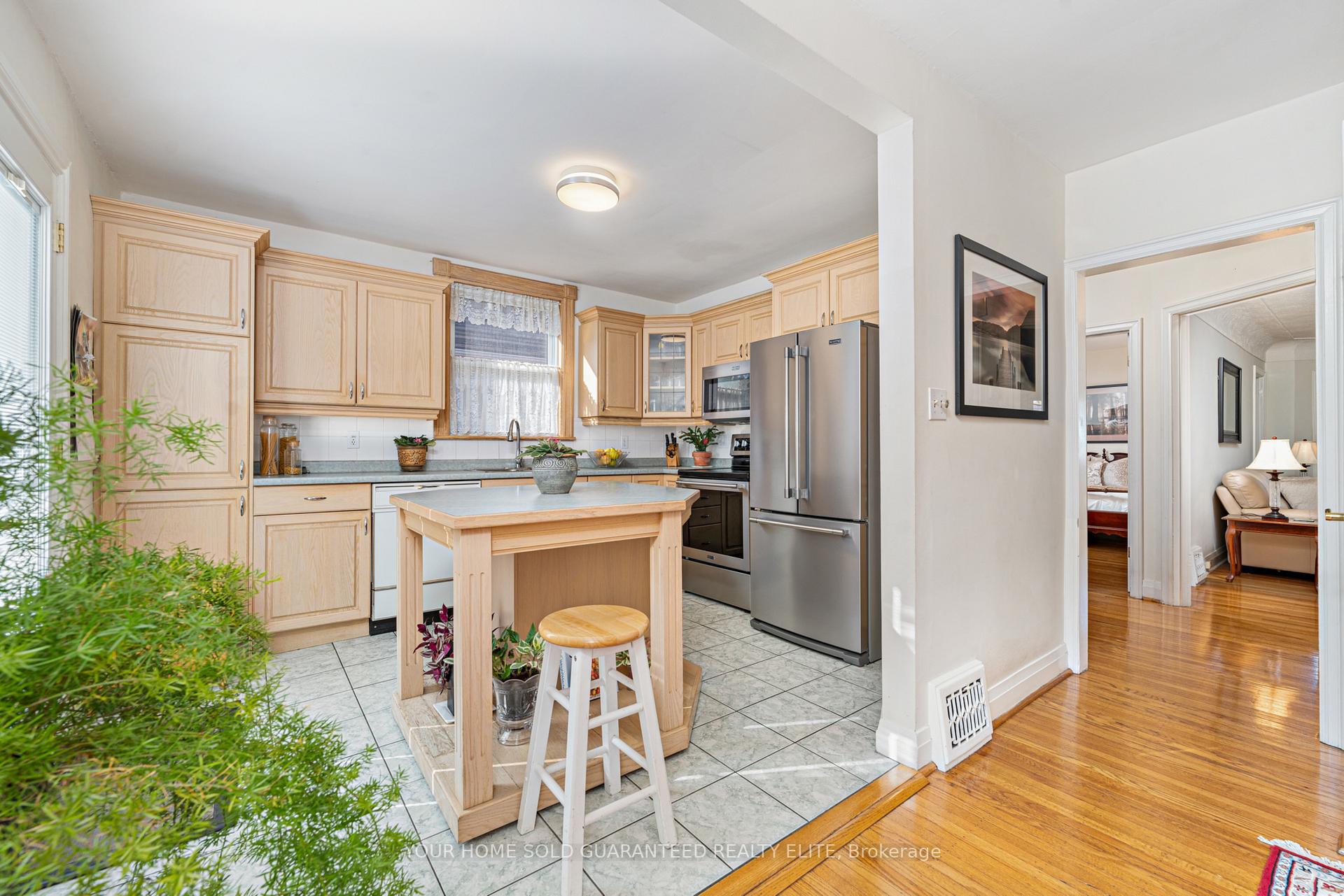 Photo 7 of 49 Crosthwaite Avenue S, Hamilton, Bartonville — HOMEH