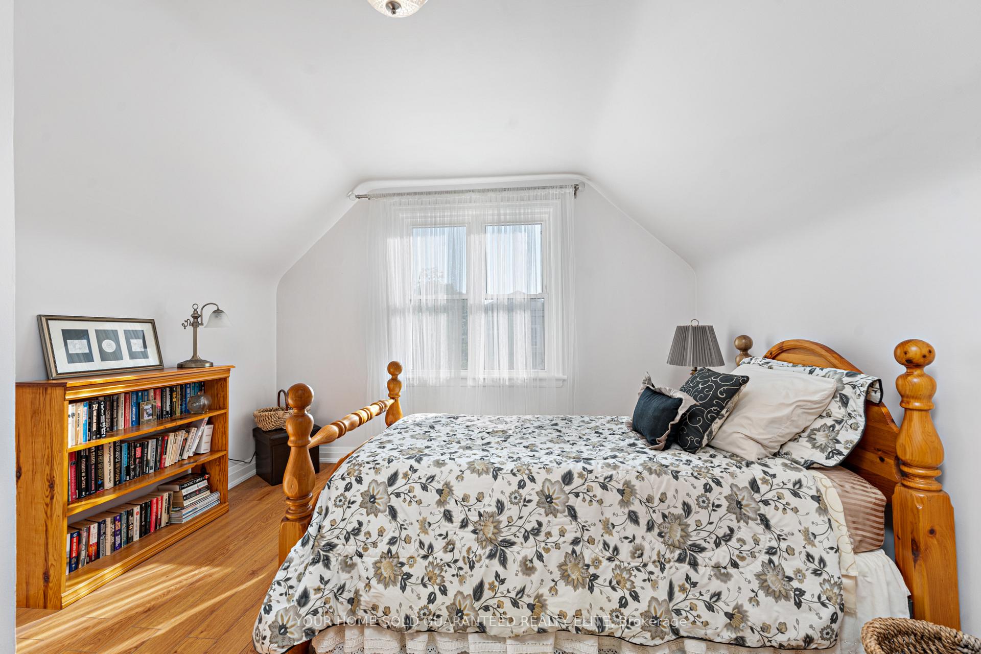 Photo 11 of 49 Crosthwaite Avenue S, Hamilton, Bartonville — HOMEH