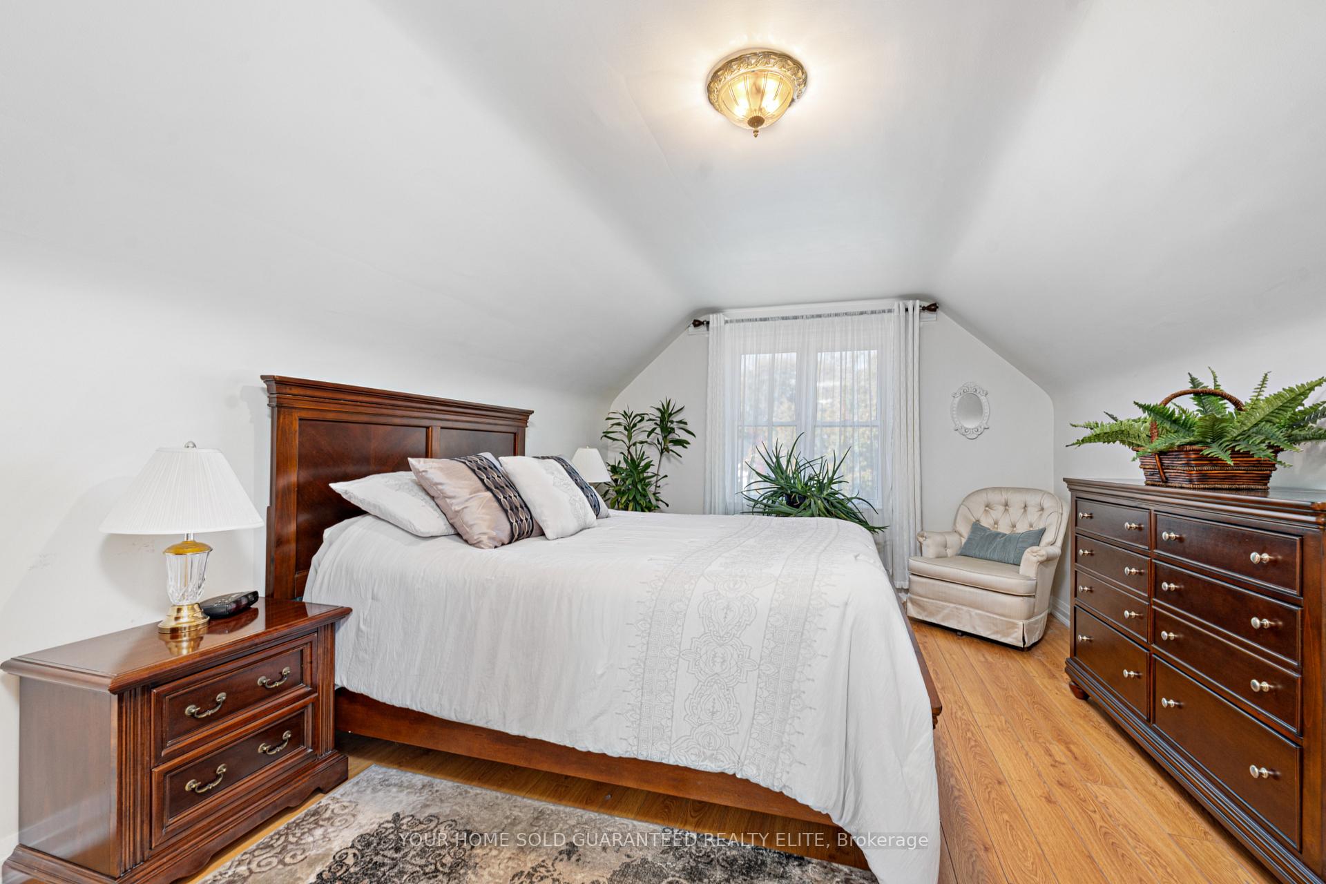 Photo 12 of 49 Crosthwaite Avenue S, Hamilton, Bartonville — HOMEH