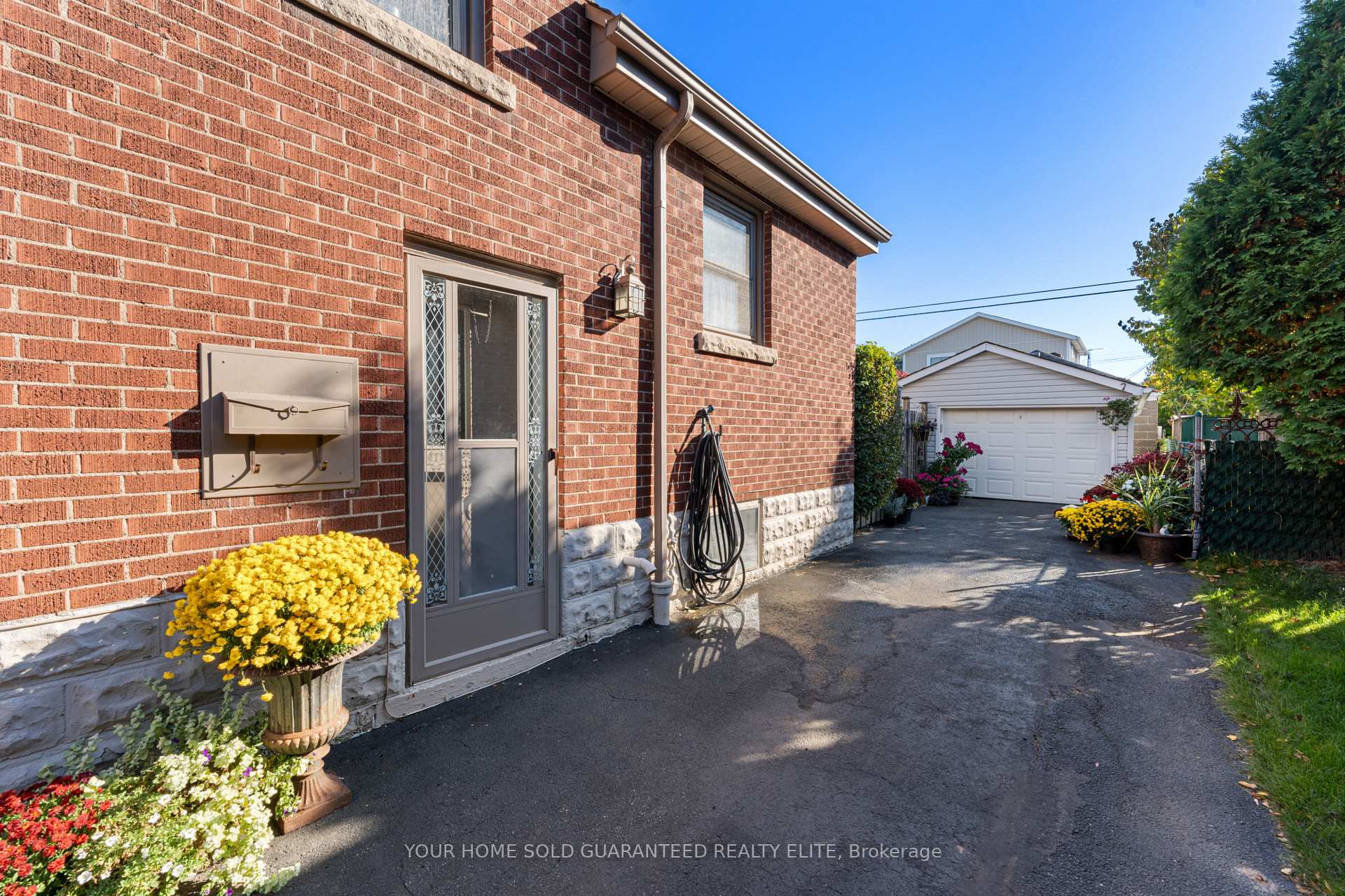 Photo 18 of 49 Crosthwaite Avenue S, Hamilton, Bartonville — HOMEH