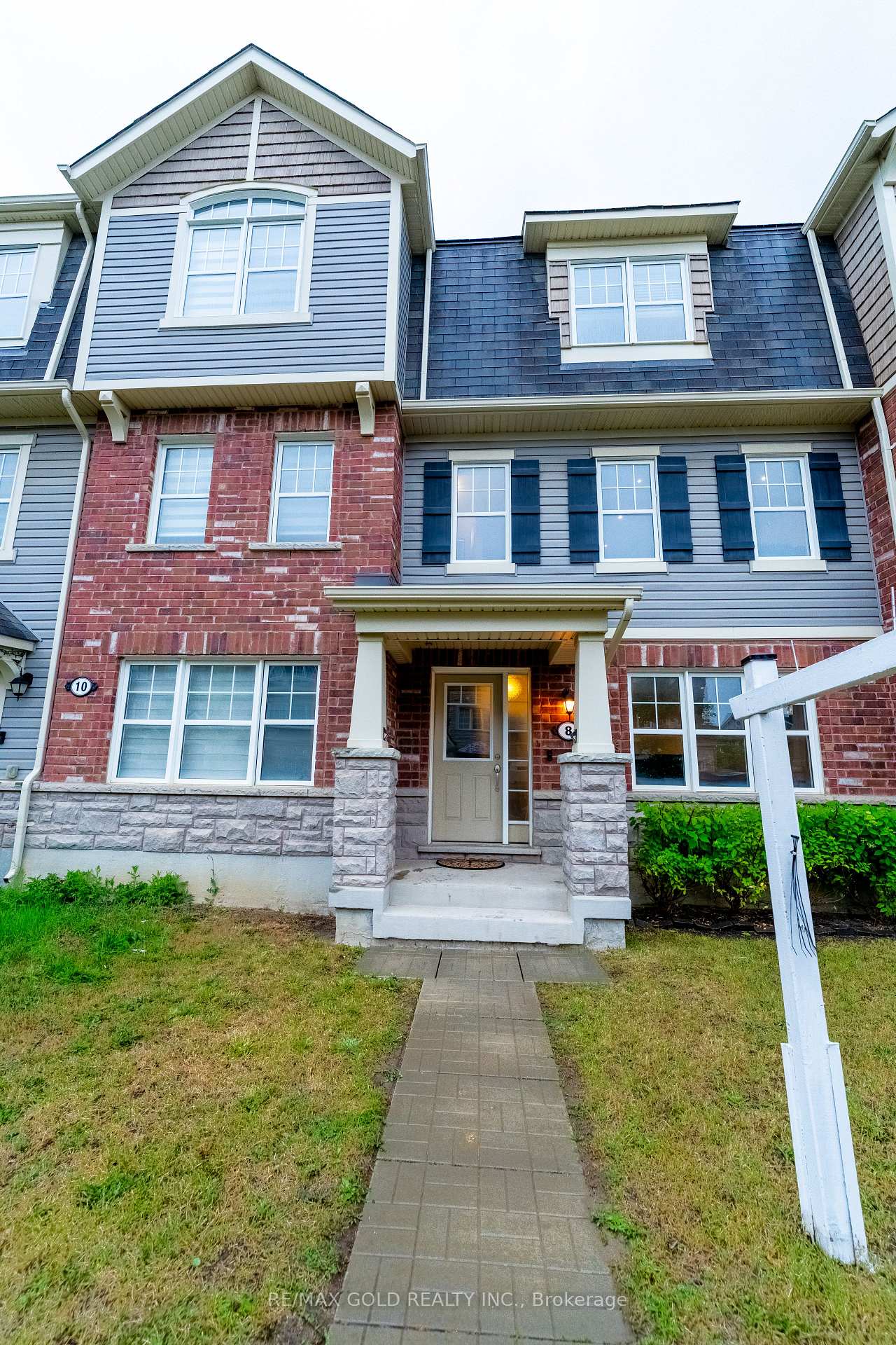 Photo 13 of 8 Metro Crescent, Brampton, Northwest Brampton — HOMEH