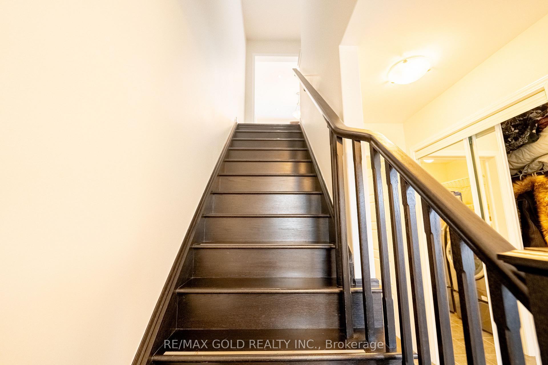 Photo 6 of 8 Metro Crescent, Brampton, Northwest Brampton — HOMEH