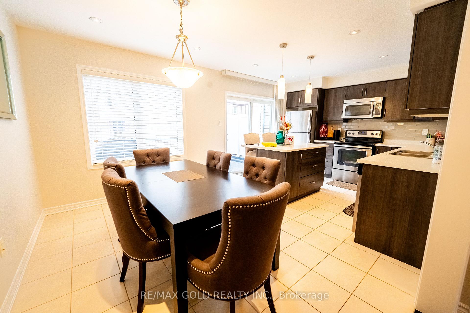 Photo 19 of 8 Metro Crescent, Brampton, Northwest Brampton — HOMEH