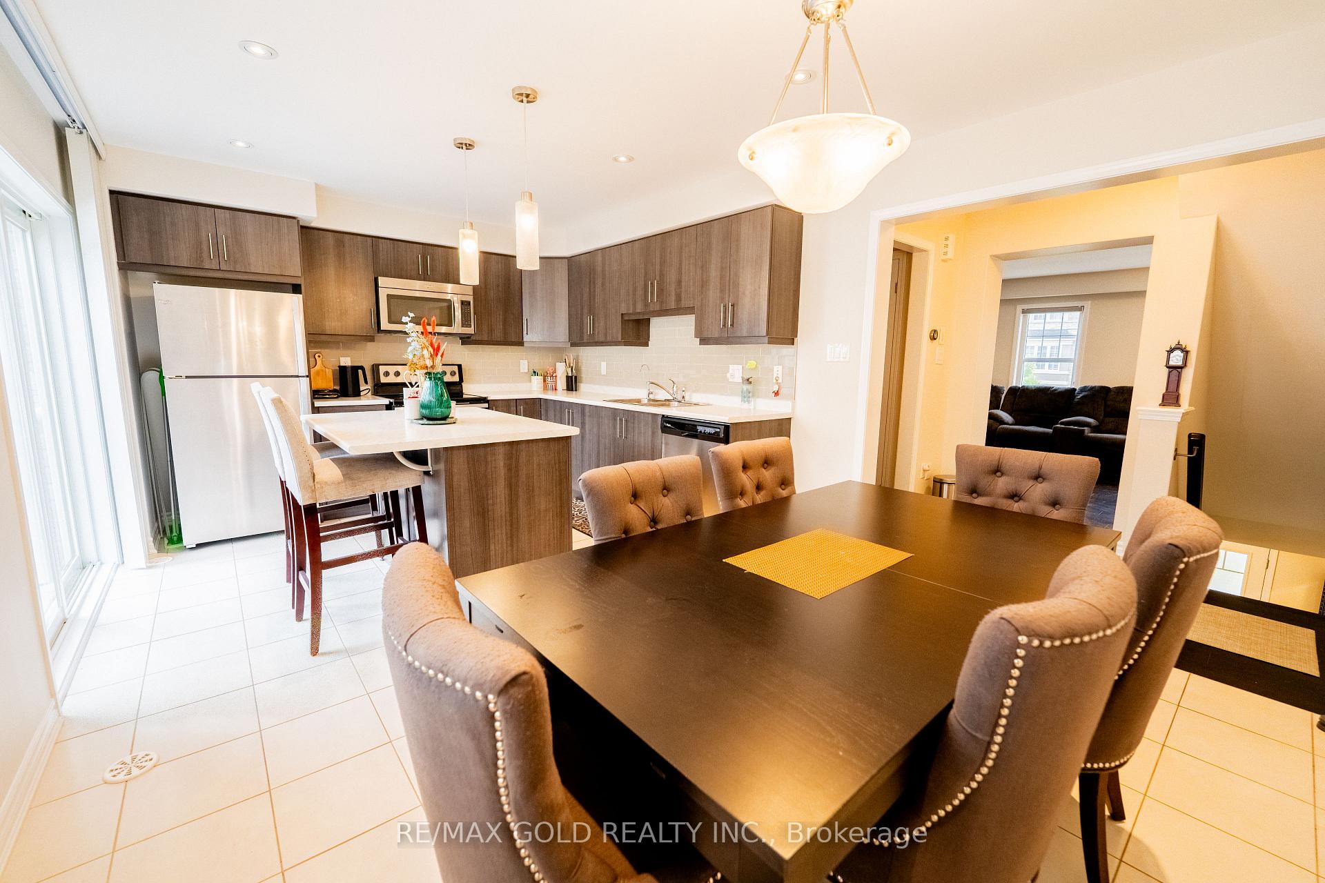 Photo 16 of 8 Metro Crescent, Brampton, Northwest Brampton — HOMEH