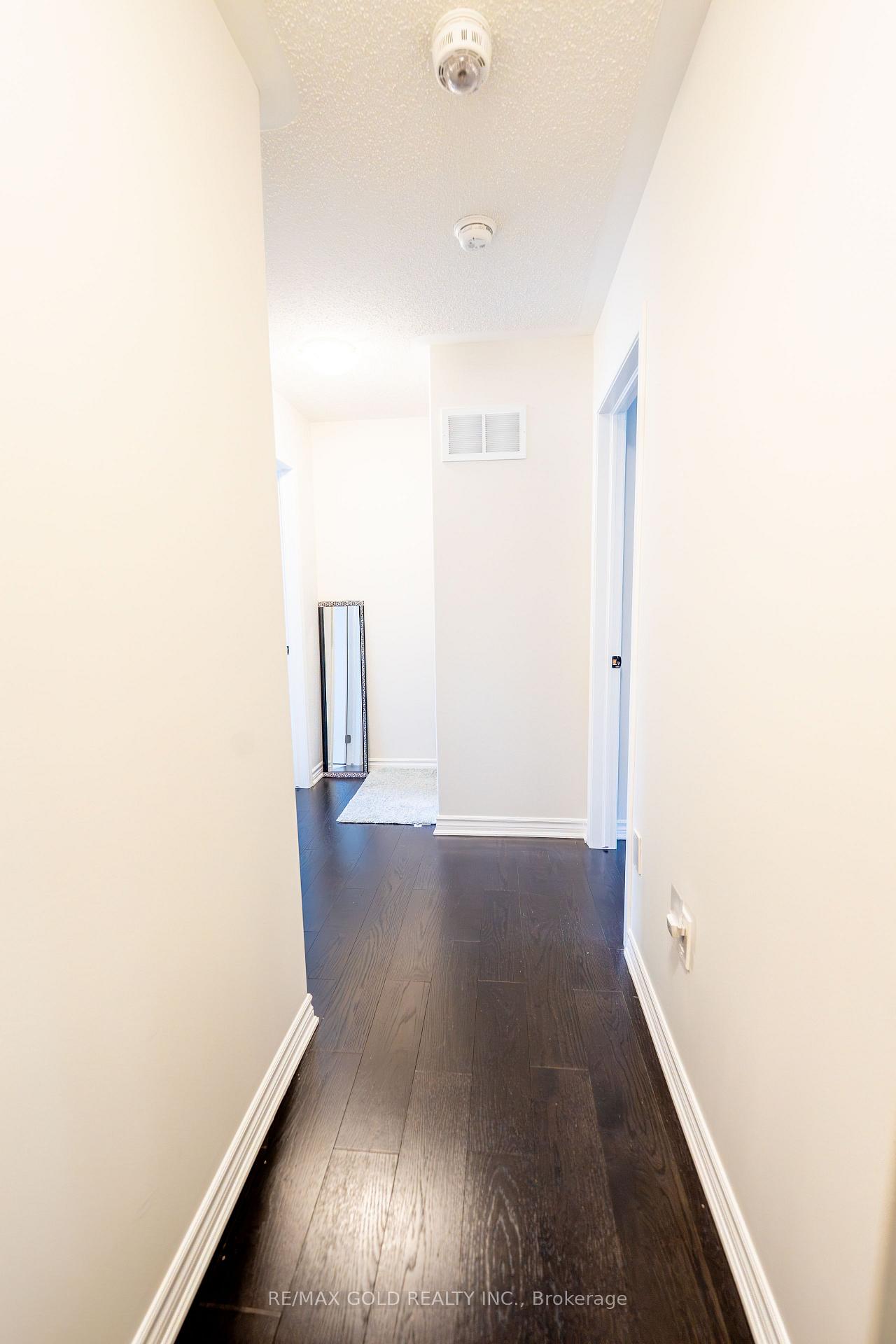 Photo 28 of 8 Metro Crescent, Brampton, Northwest Brampton — HOMEH