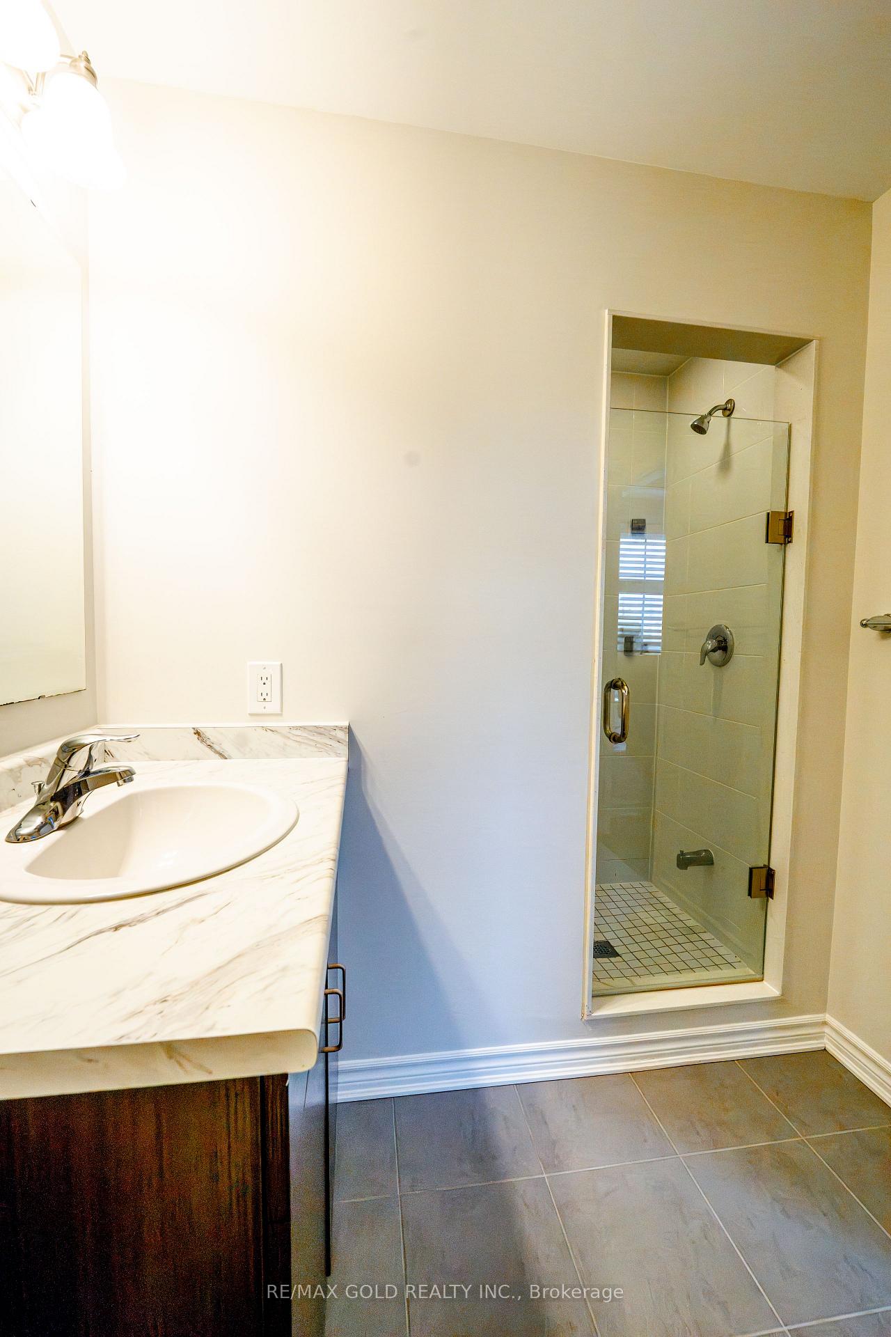 Photo 20 of 8 Metro Crescent, Brampton, Northwest Brampton — HOMEH