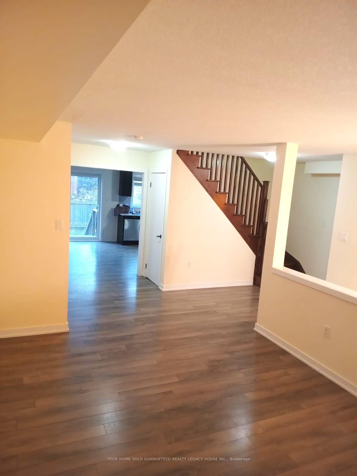 Photo 3 of 60 Crafter Crescent, Hamilton, Stoney Creek Mountain — HOMEH