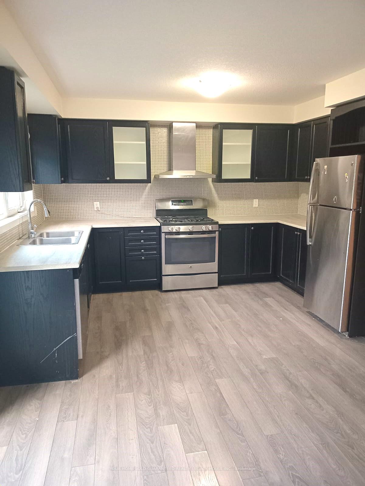 Photo 4 of 60 Crafter Crescent, Hamilton, Stoney Creek Mountain — HOMEH