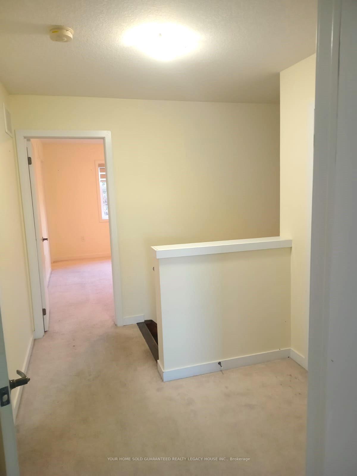 Photo 5 of 60 Crafter Crescent, Hamilton, Stoney Creek Mountain — HOMEH