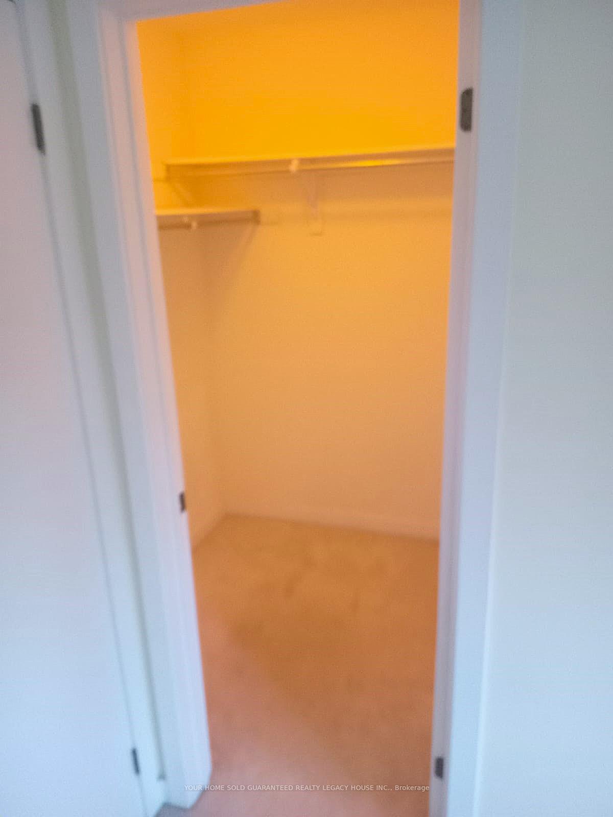 Photo 8 of 60 Crafter Crescent, Hamilton, Stoney Creek Mountain — HOMEH
