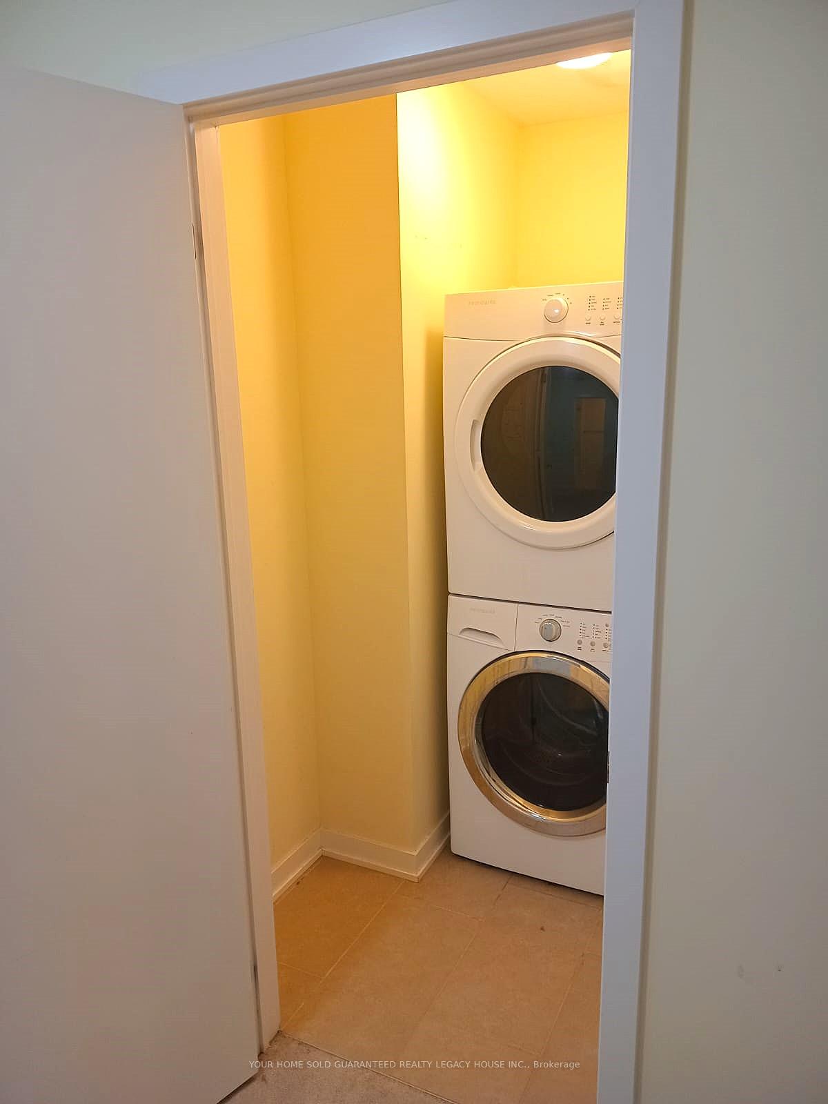Photo 10 of 60 Crafter Crescent, Hamilton, Stoney Creek Mountain — HOMEH