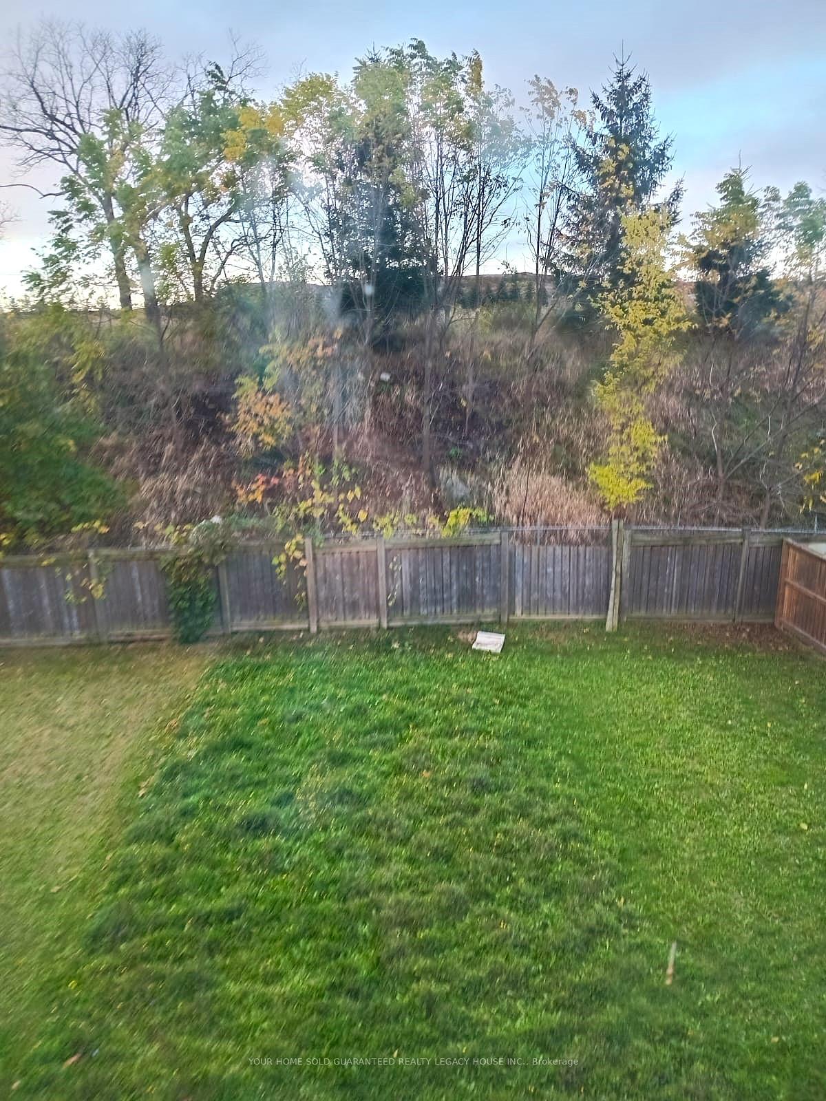 Photo 11 of 60 Crafter Crescent, Hamilton, Stoney Creek Mountain — HOMEH