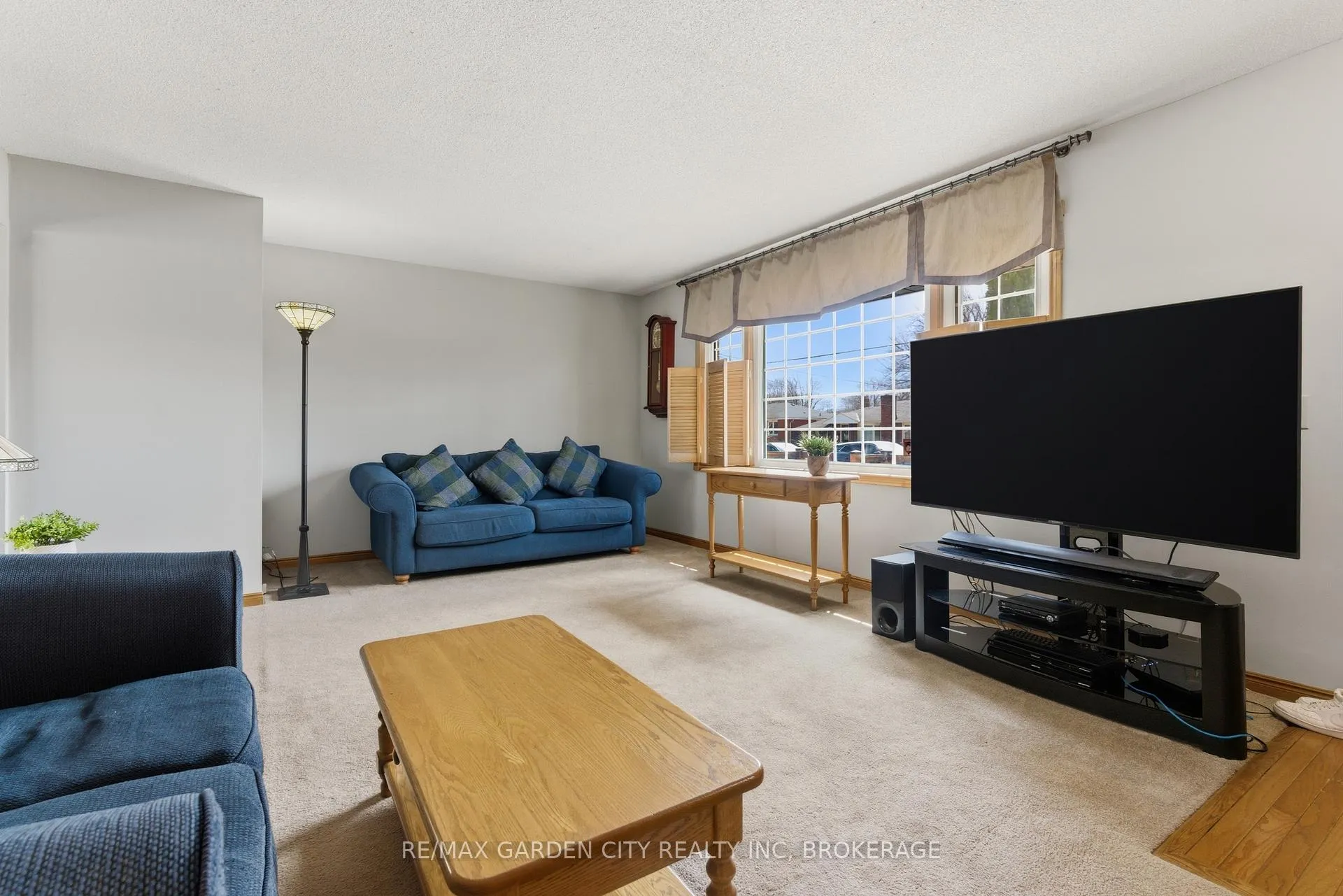 Photo 5 of 19 Tamarack Avenue, St. Catharines, Bunting/Linwell — HOMEH