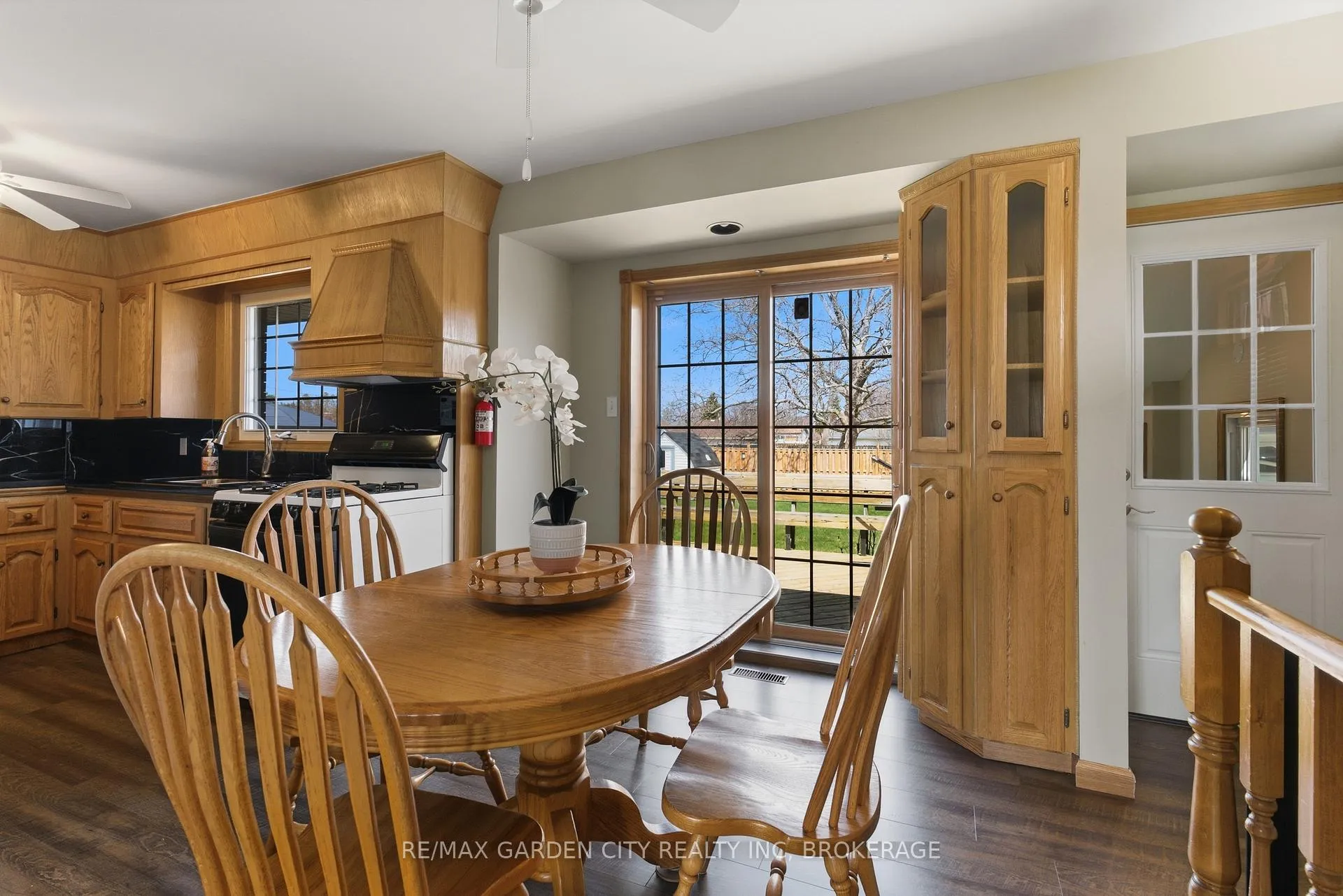 Photo 6 of 19 Tamarack Avenue, St. Catharines, Bunting/Linwell — HOMEH