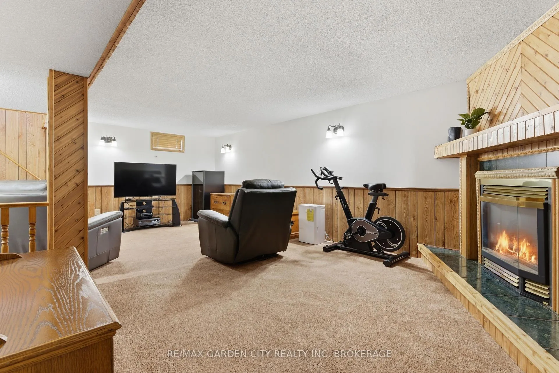 Photo 16 of 19 Tamarack Avenue, St. Catharines, Bunting/Linwell — HOMEH