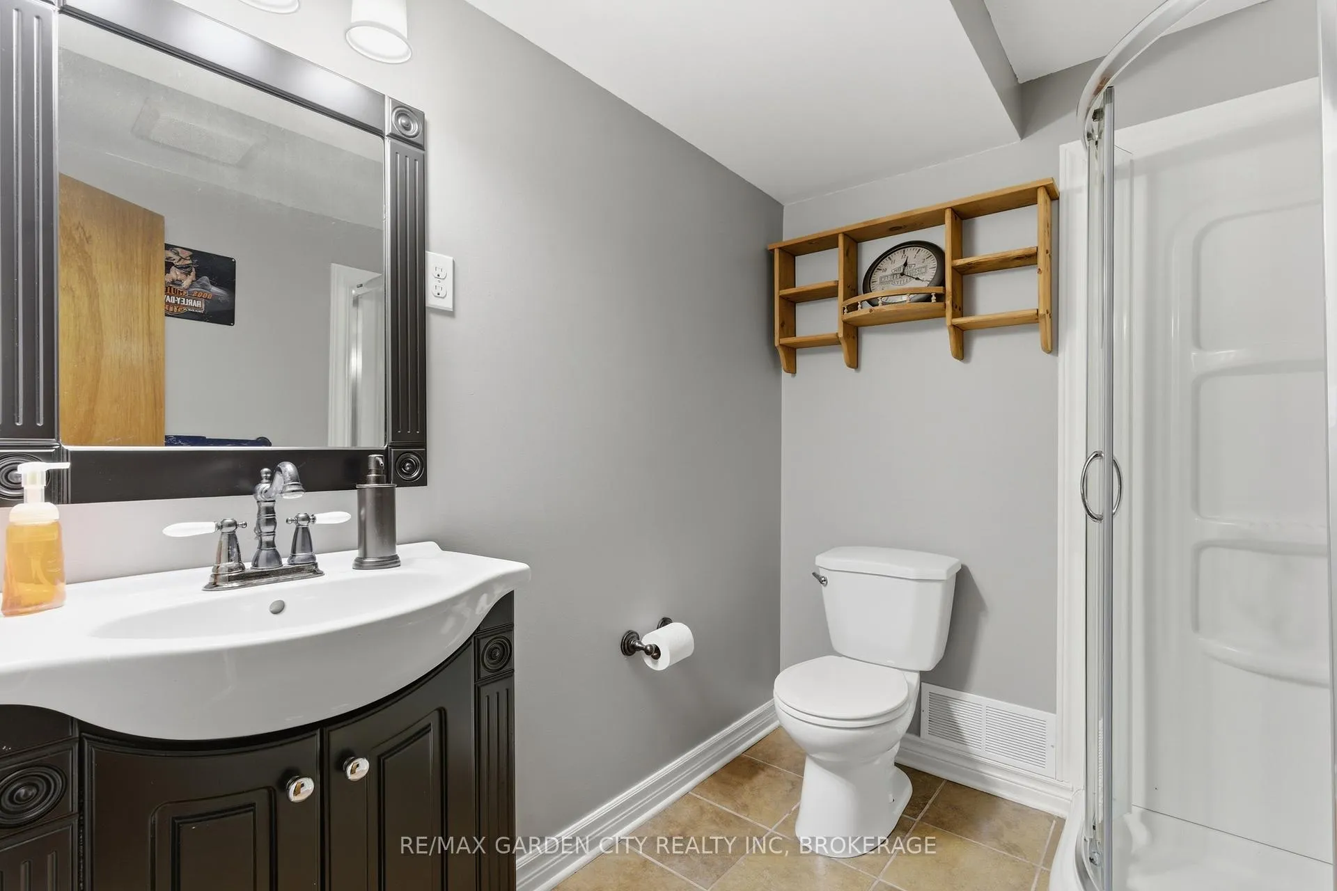 Photo 20 of 19 Tamarack Avenue, St. Catharines, Bunting/Linwell — HOMEH