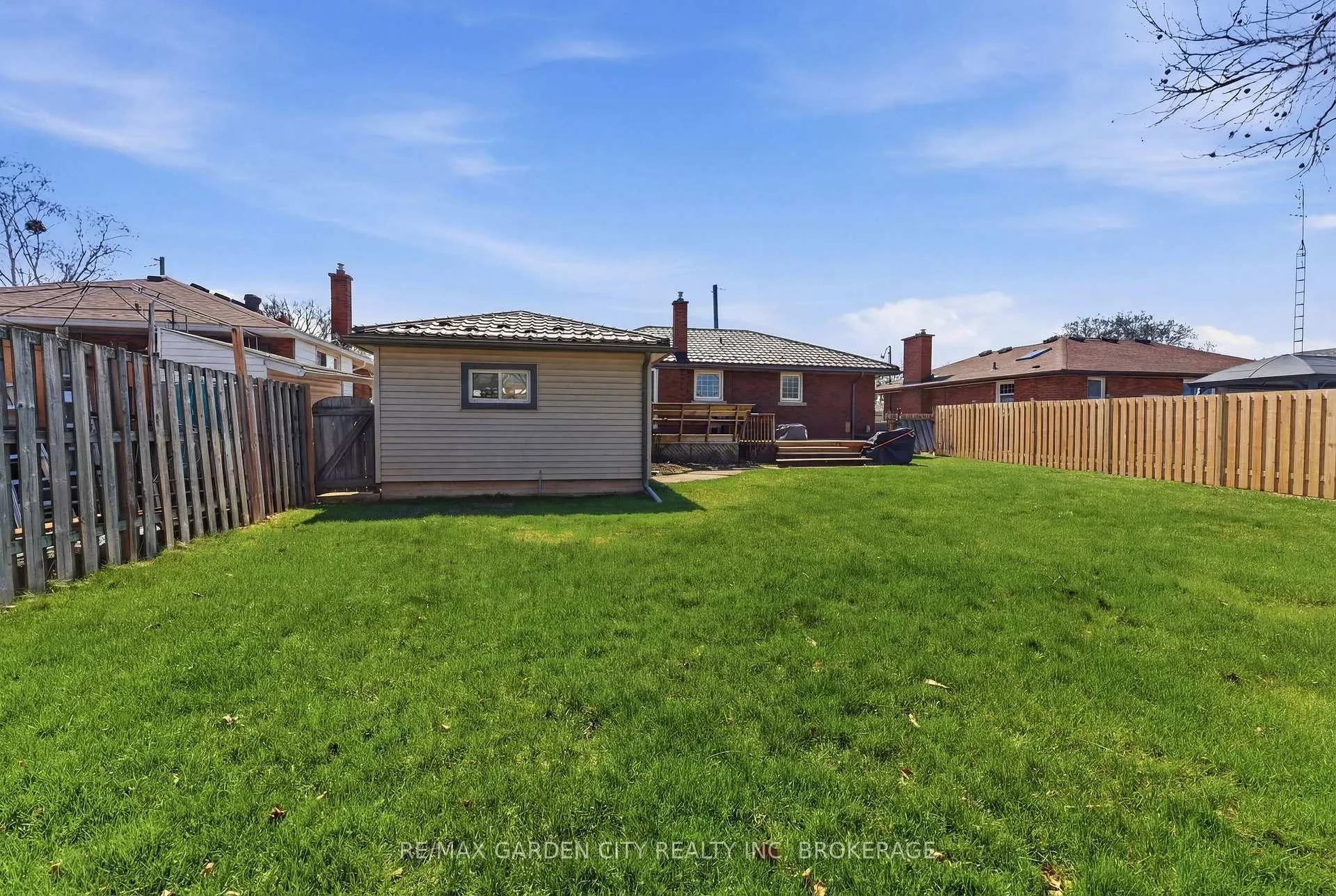 Photo 28 of 19 Tamarack Avenue, St. Catharines, Bunting/Linwell — HOMEH