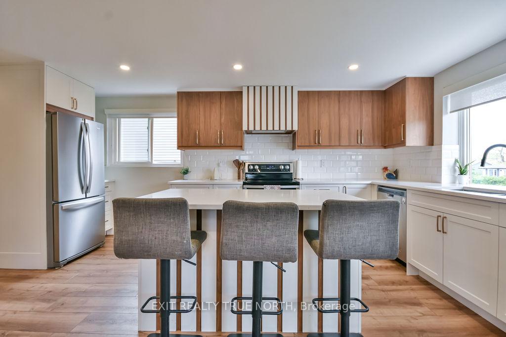 Photo 6 of 245 Letitia Street, Barrie, Letitia Heights — HOMEH