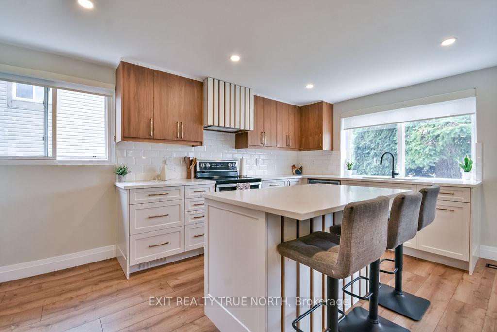 Photo 8 of 245 Letitia Street, Barrie, Letitia Heights — HOMEH