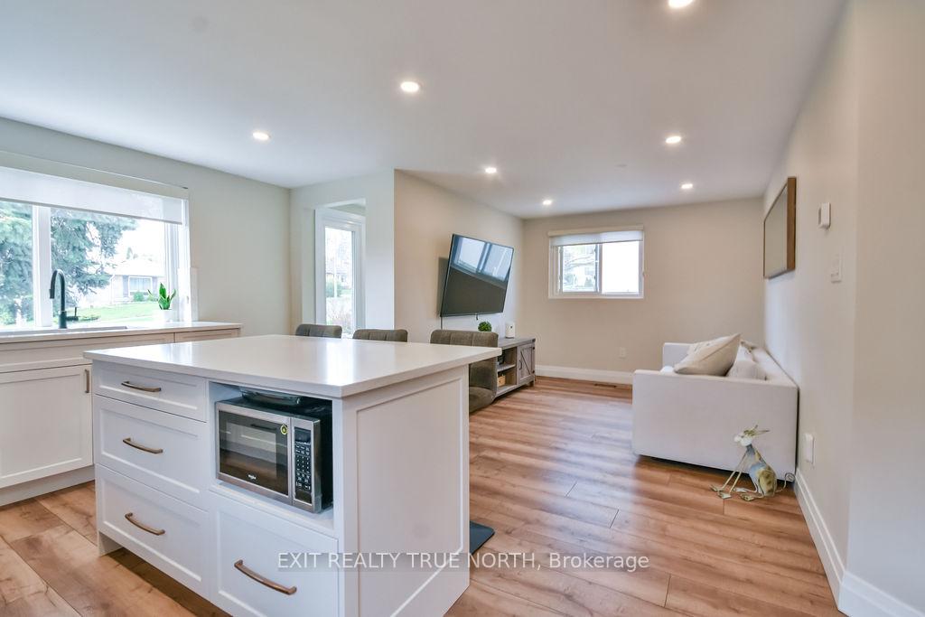 Photo 9 of 245 Letitia Street, Barrie, Letitia Heights — HOMEH