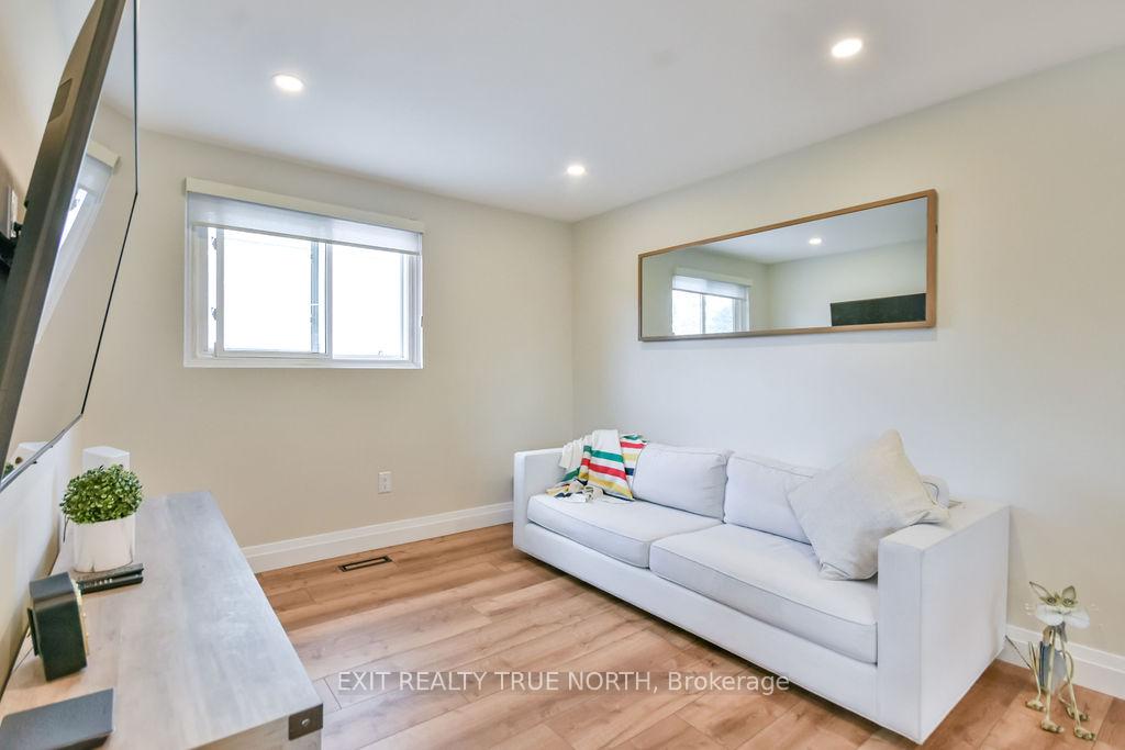 Photo 10 of 245 Letitia Street, Barrie, Letitia Heights — HOMEH