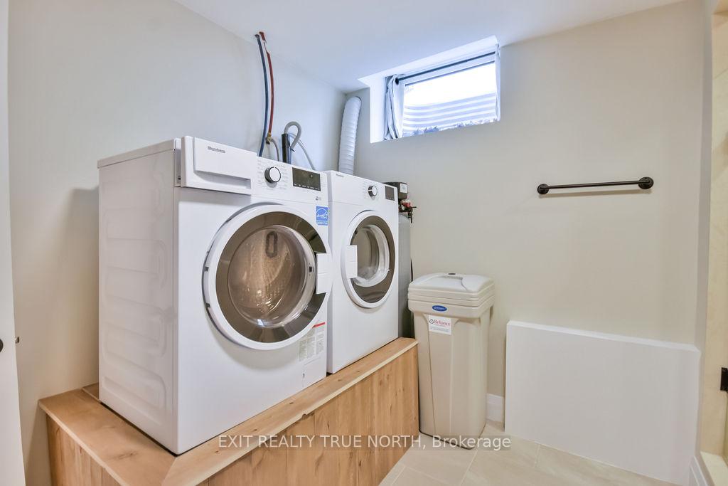 Photo 25 of 245 Letitia Street, Barrie, Letitia Heights — HOMEH