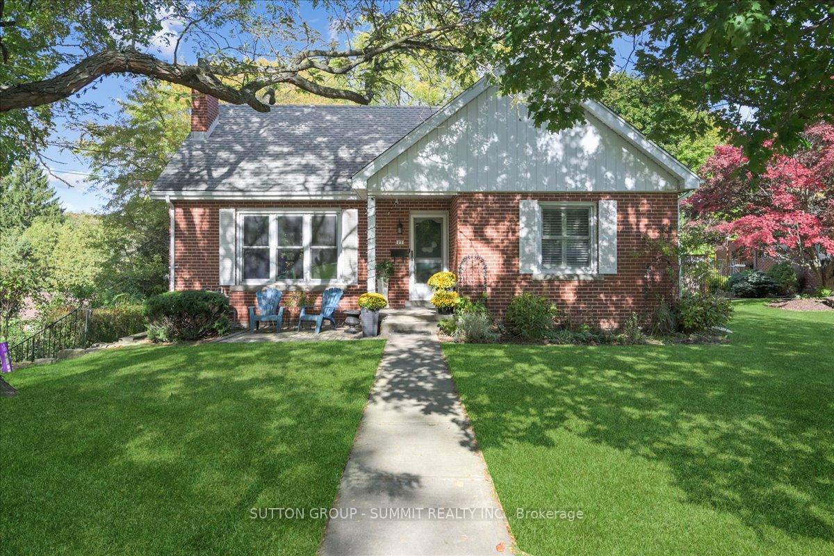 Photo 3 of 17 Tally Ho Drive, Hamilton, Dundas — HOMEH