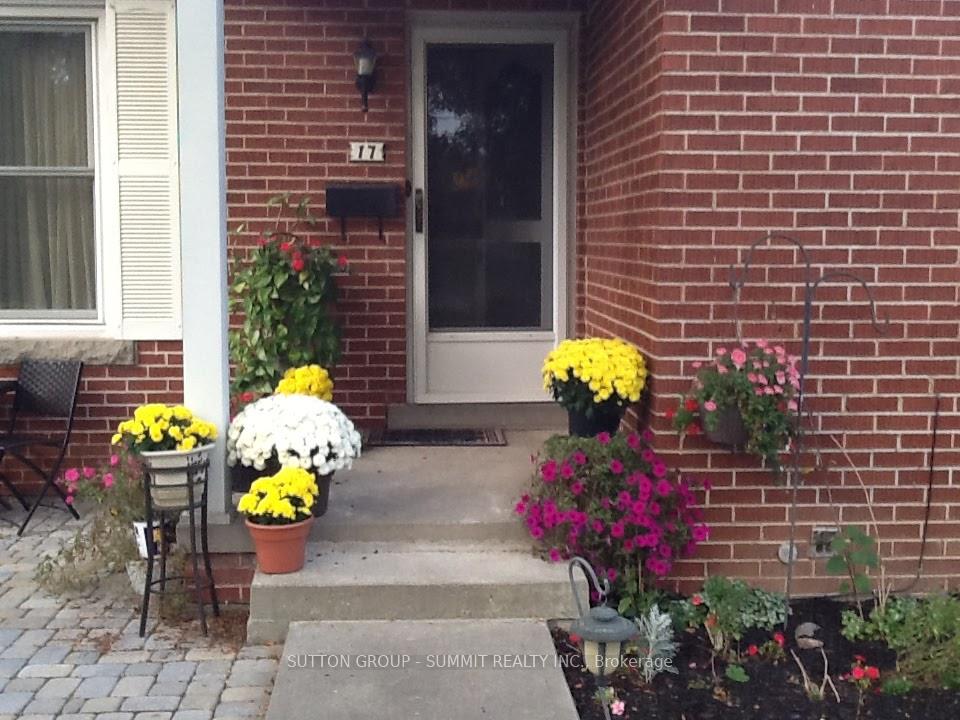 Photo 4 of 17 Tally Ho Drive, Hamilton, Dundas — HOMEH