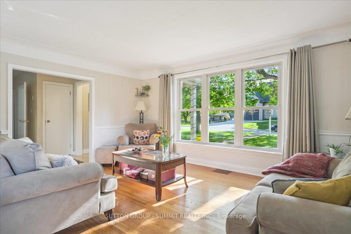 Photo 10 of 17 Tally Ho Drive, Hamilton, Dundas — HOMEH