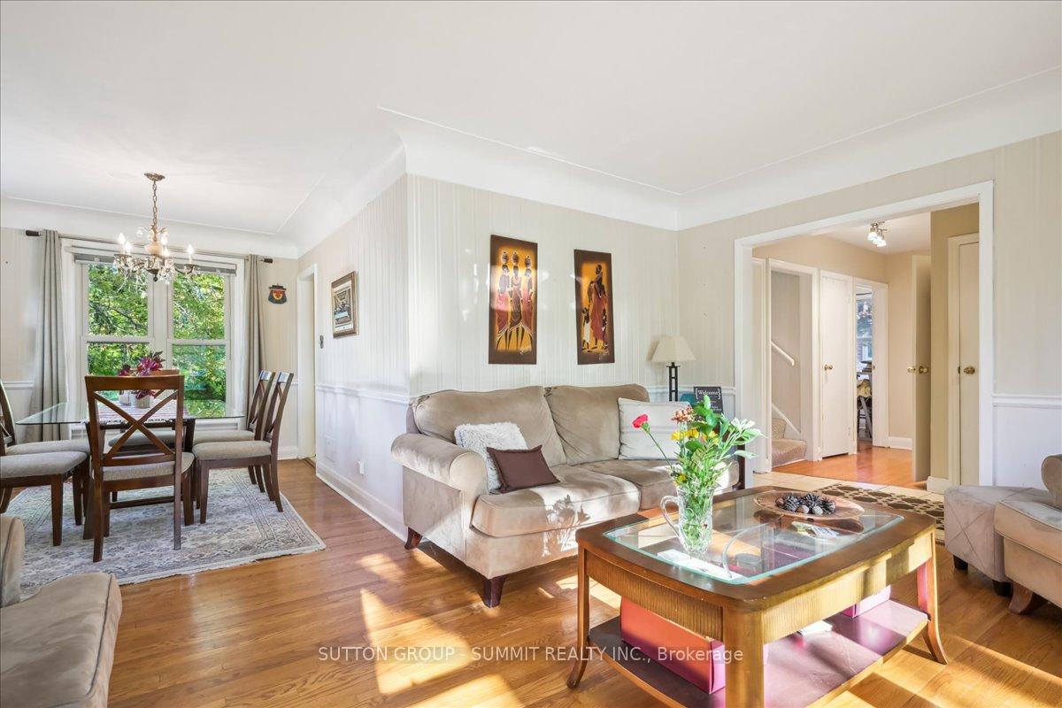 Photo 11 of 17 Tally Ho Drive, Hamilton, Dundas — HOMEH