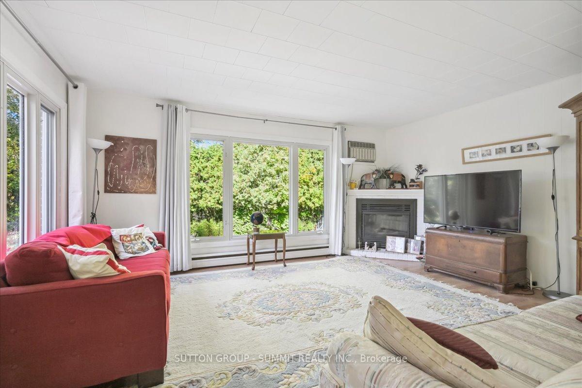 Photo 18 of 17 Tally Ho Drive, Hamilton, Dundas — HOMEH