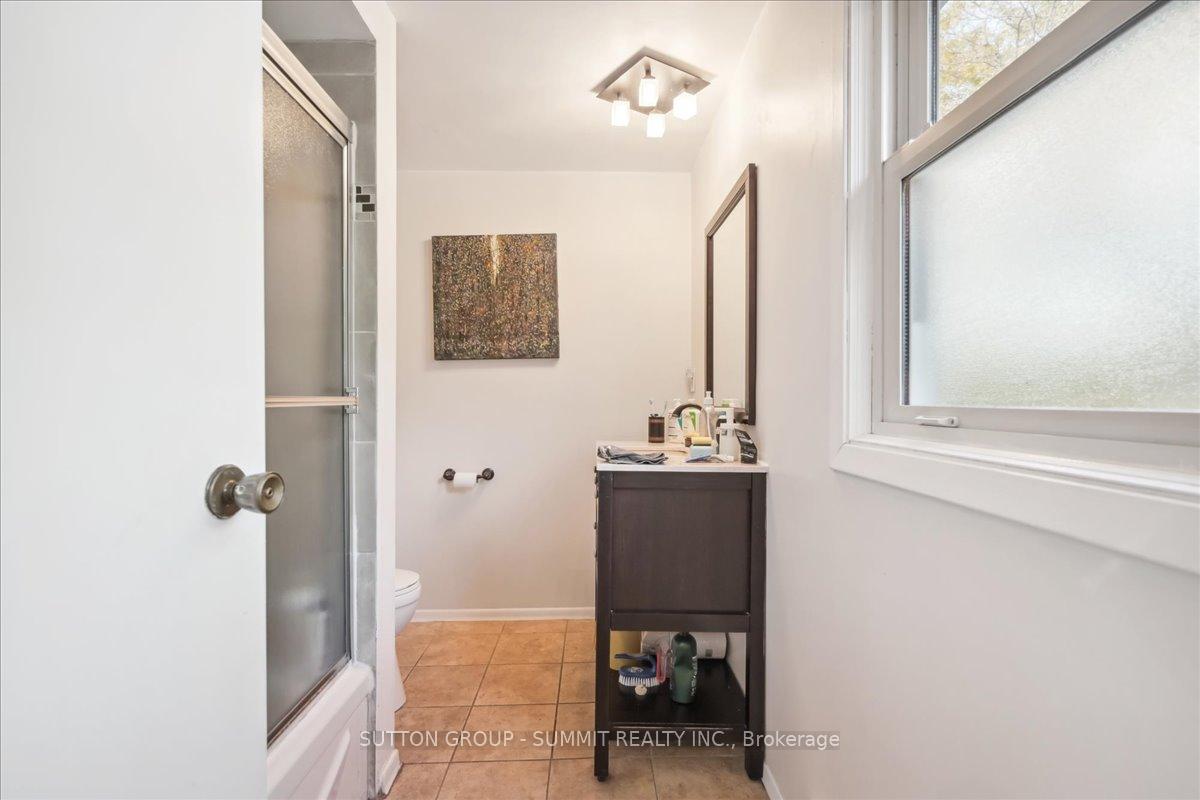 Photo 21 of 17 Tally Ho Drive, Hamilton, Dundas — HOMEH