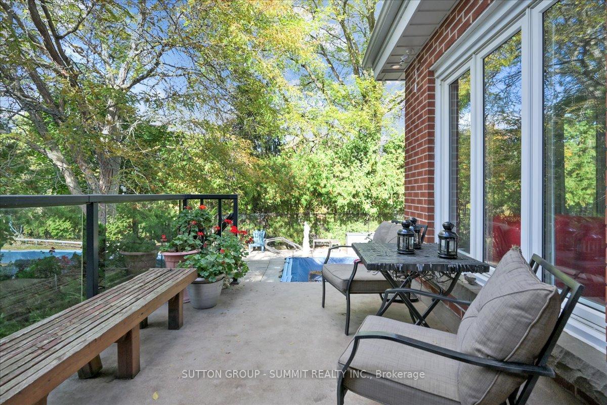 Photo 35 of 17 Tally Ho Drive, Hamilton, Dundas — HOMEH
