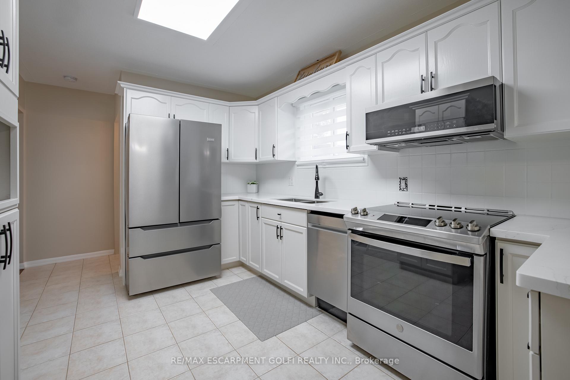 Photo 13 of 27 Warkdale Drive, St. Catharines, Burleigh Hill — HOMEH