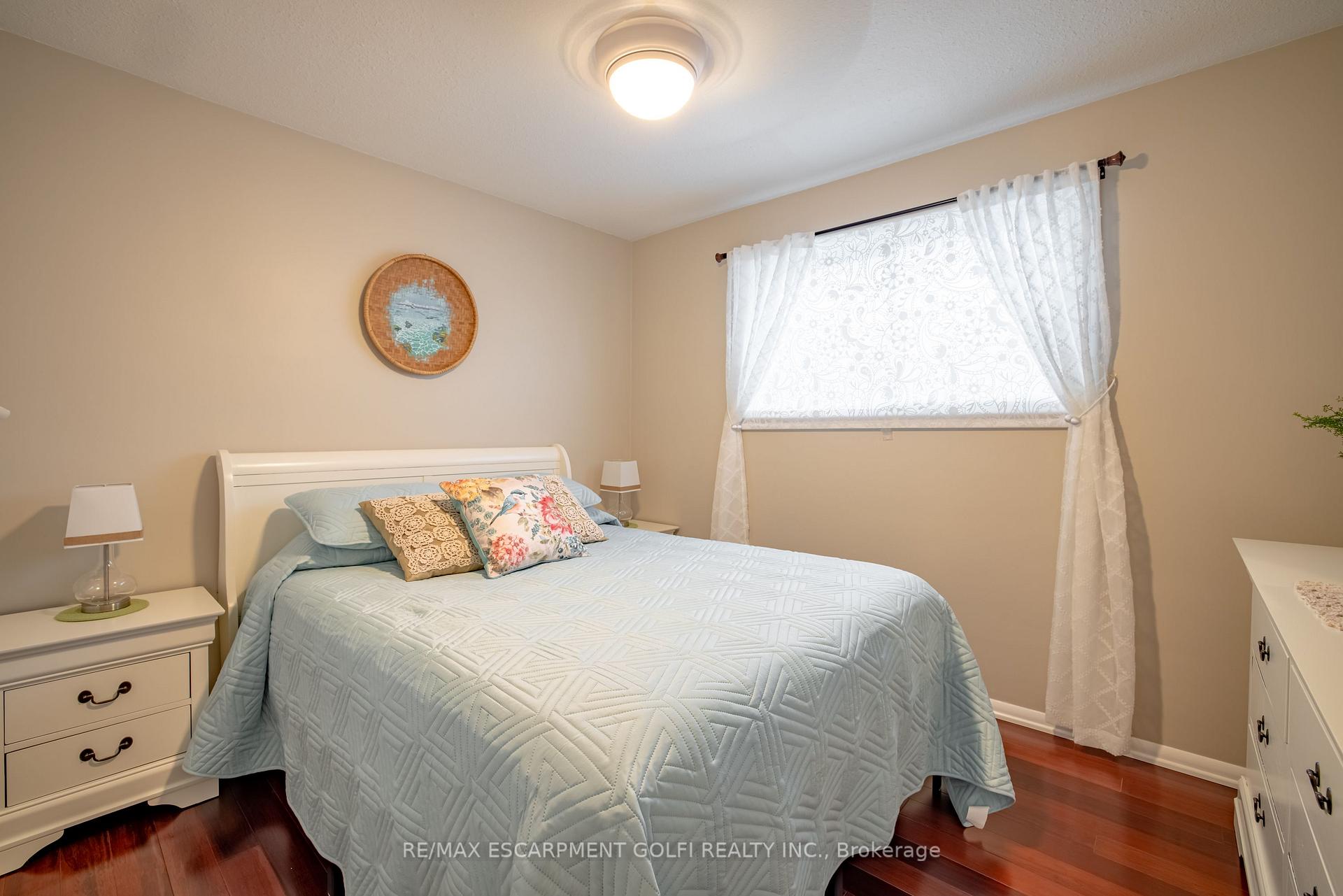 Photo 16 of 27 Warkdale Drive, St. Catharines, Burleigh Hill — HOMEH