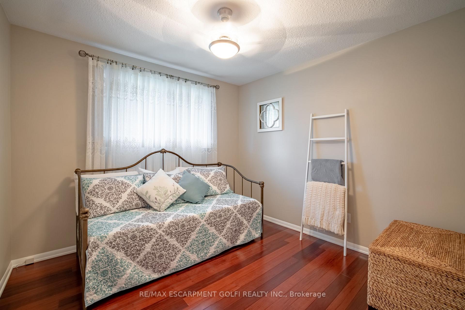 Photo 18 of 27 Warkdale Drive, St. Catharines, Burleigh Hill — HOMEH