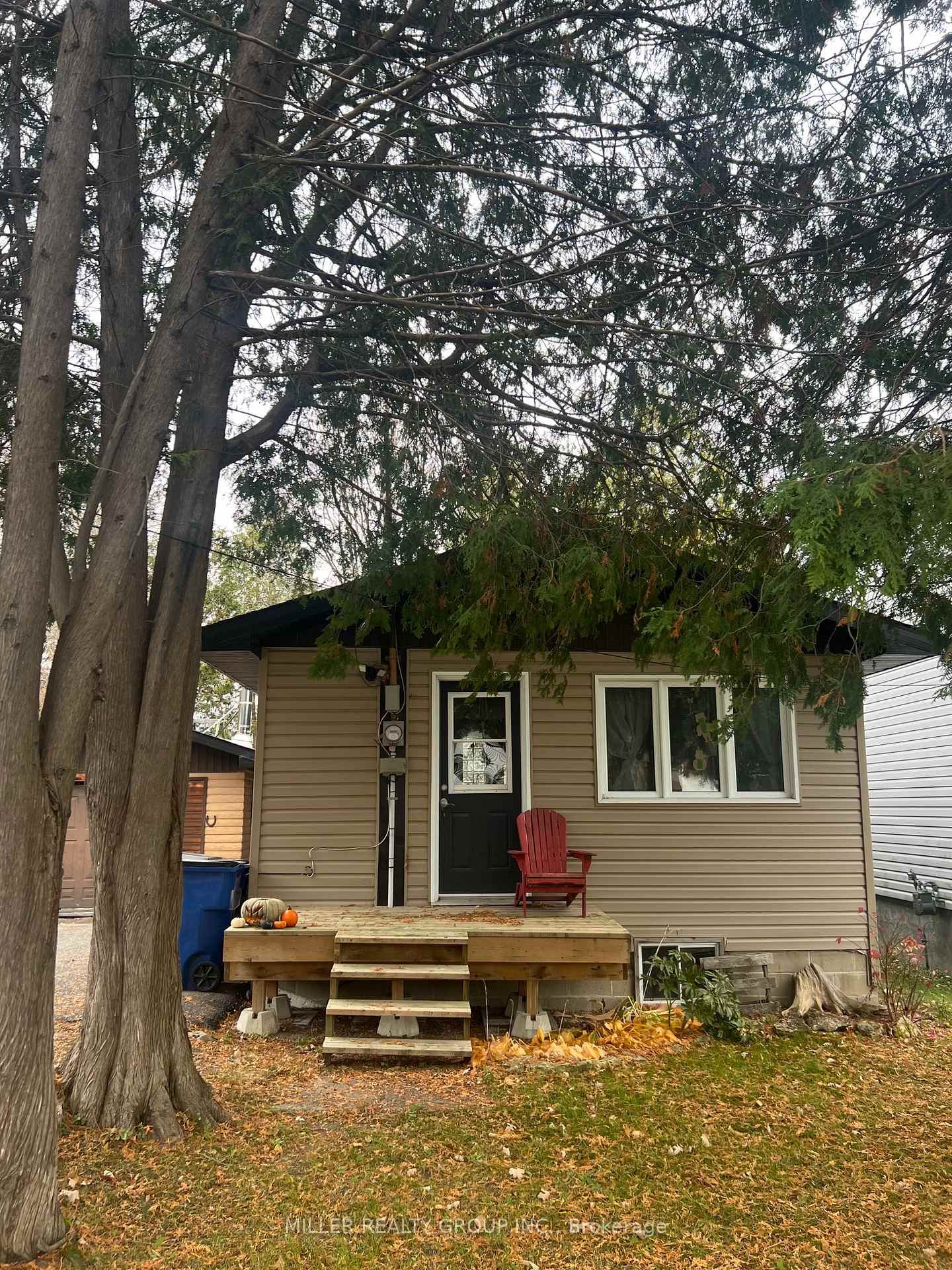 Front of 413 McCamus Avenue