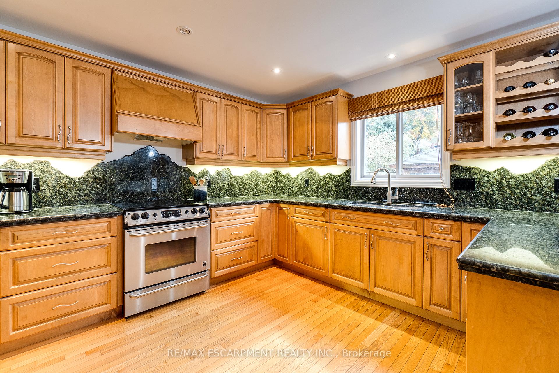 Photo 12 of 151 Moorland Crescent, Hamilton, Meadowlands — HOMEH