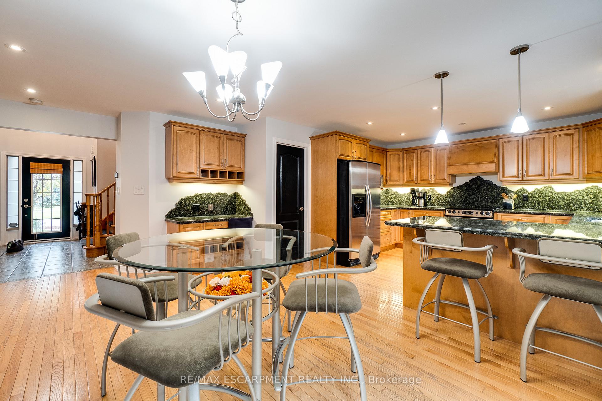 Photo 17 of 151 Moorland Crescent, Hamilton, Meadowlands — HOMEH