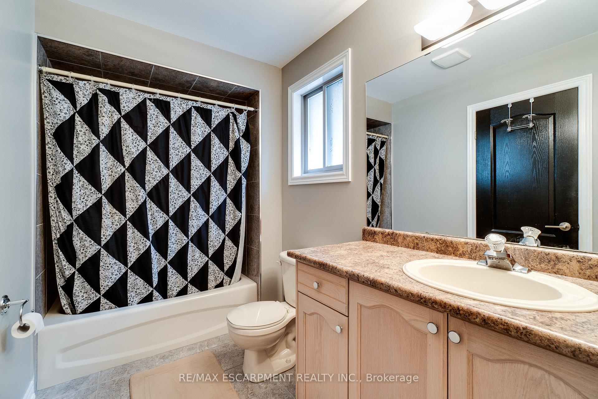 Photo 32 of 151 Moorland Crescent, Hamilton, Meadowlands — HOMEH