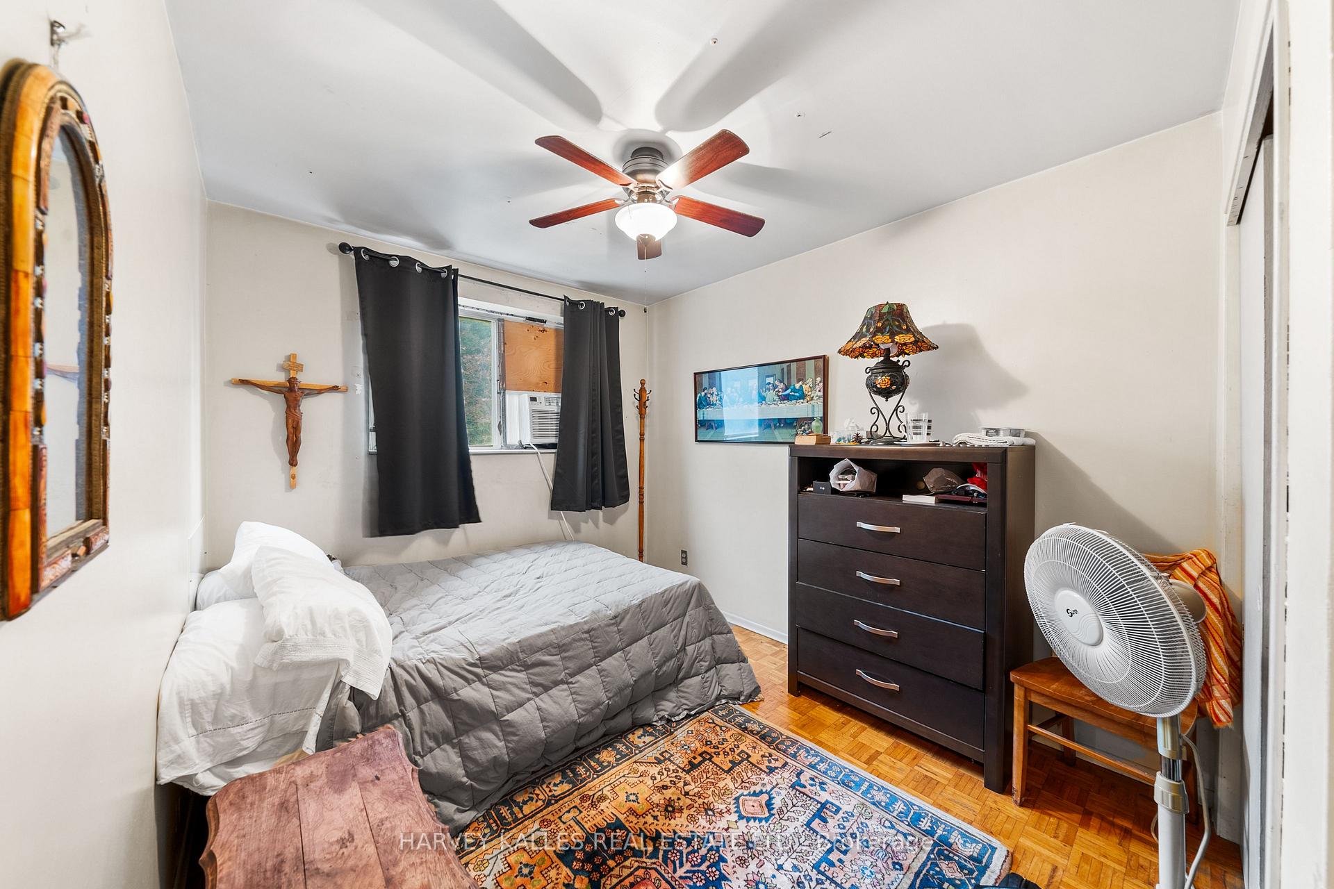 Photo 4 of 327 Queenston Street, St. Catharines, E. Chester — HOMEH