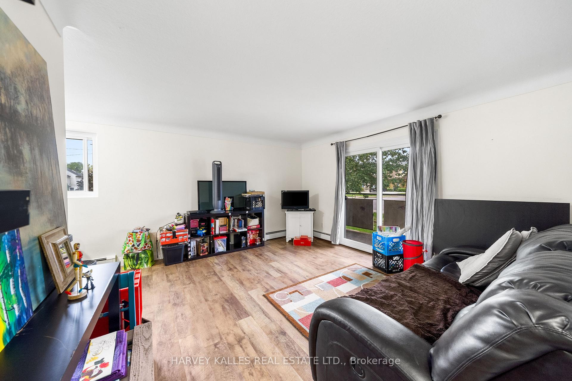 Photo 16 of 327 Queenston Street, St. Catharines, E. Chester — HOMEH