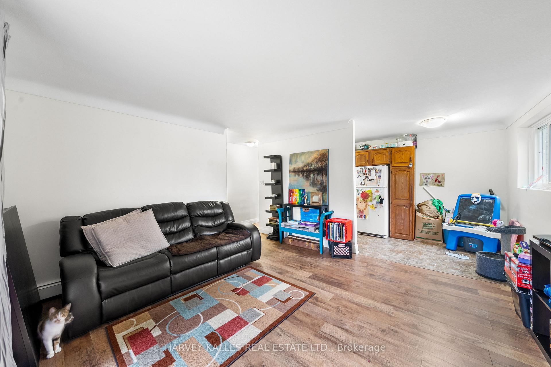 Photo 18 of 327 Queenston Street, St. Catharines, E. Chester — HOMEH