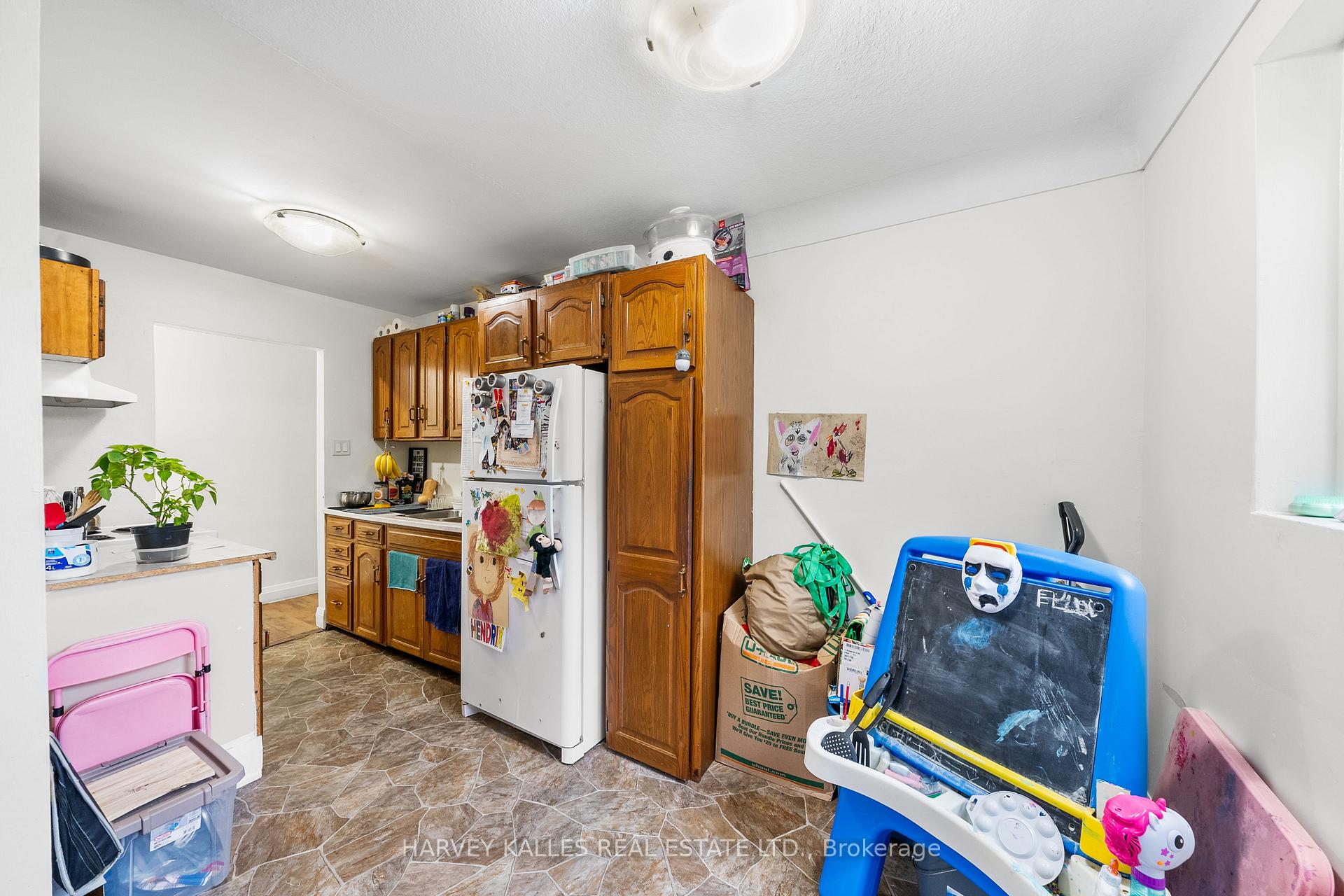Photo 20 of 327 Queenston Street, St. Catharines, E. Chester — HOMEH