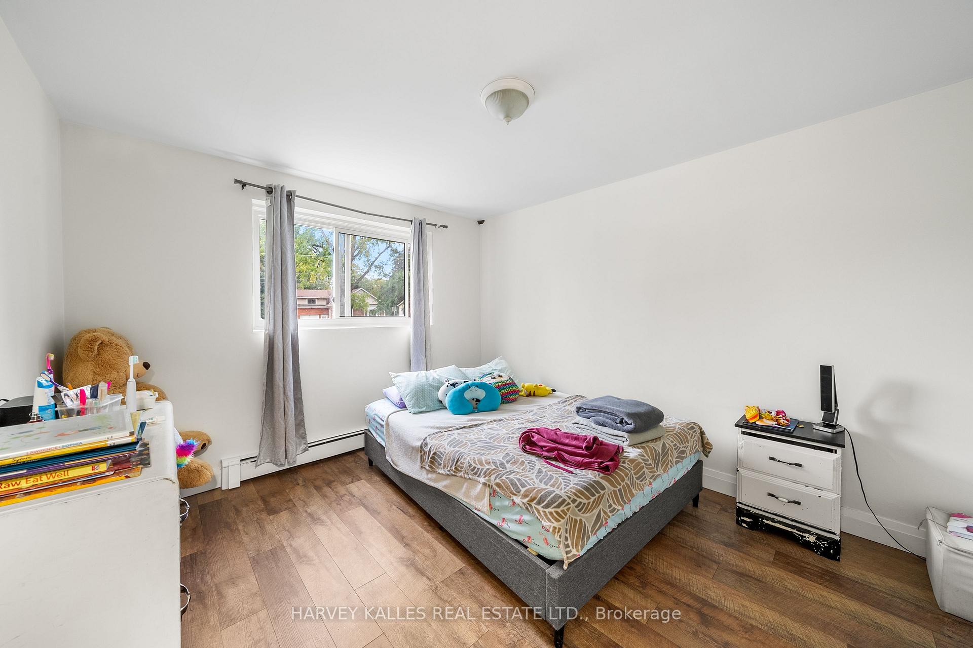 Photo 25 of 327 Queenston Street, St. Catharines, E. Chester — HOMEH