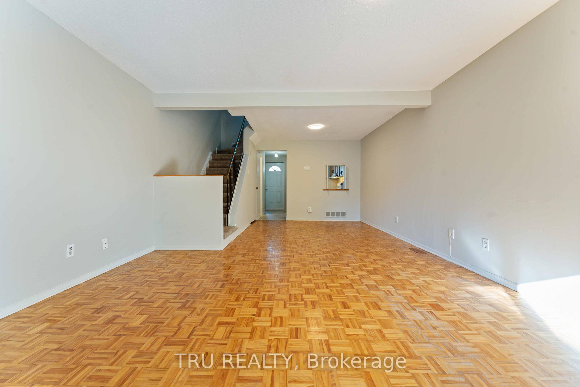 Photo 4 of 6406 Bilberry Drive, Ottawa, Orleans Wood — HOMEH