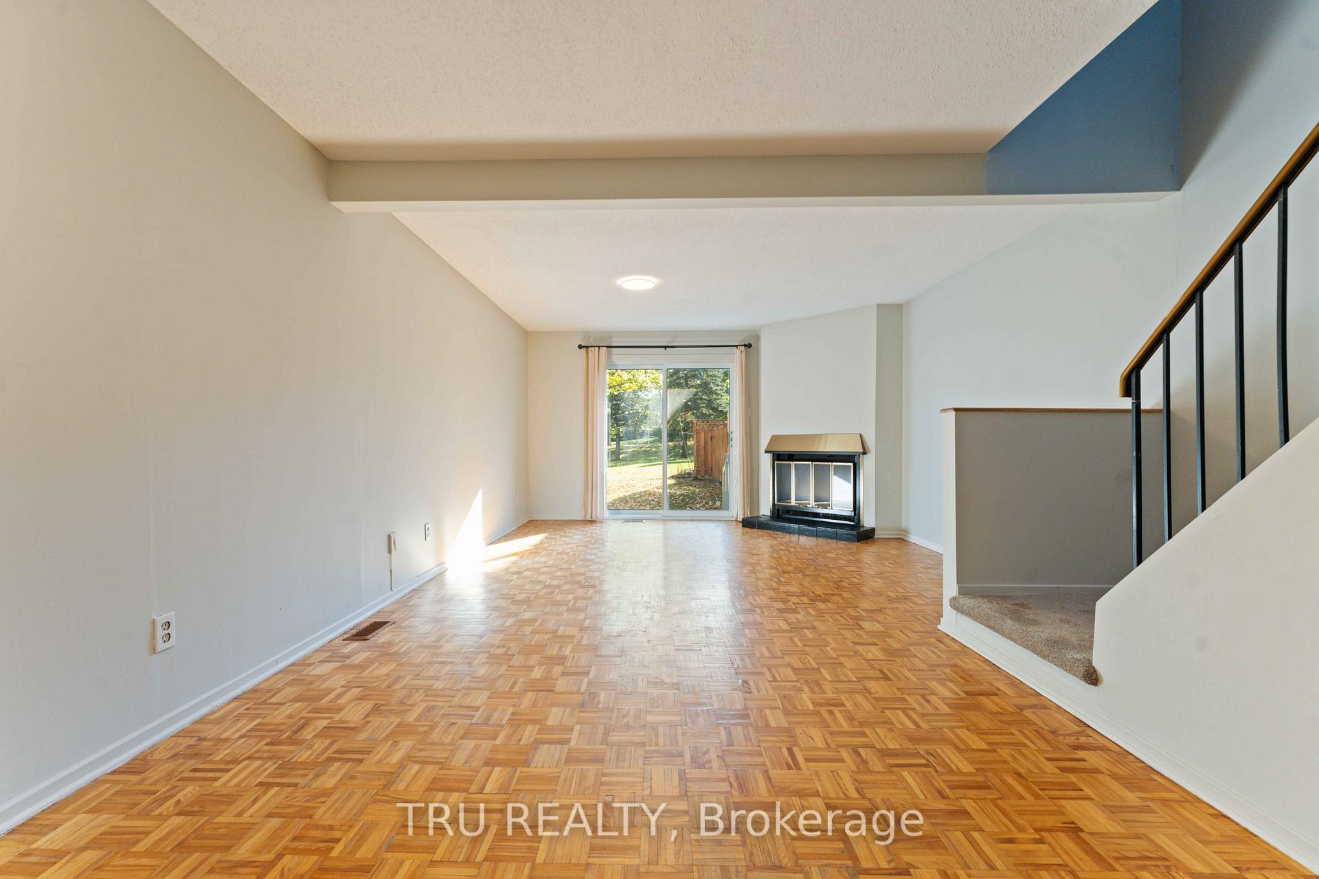 Photo 5 of 6406 Bilberry Drive, Ottawa, Orleans Wood — HOMEH